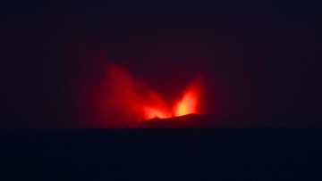 Kala Krakatau Ngamuk, Dunia Bertahun-tahun ‘Membeku’ dan Bulan Jadi Biru